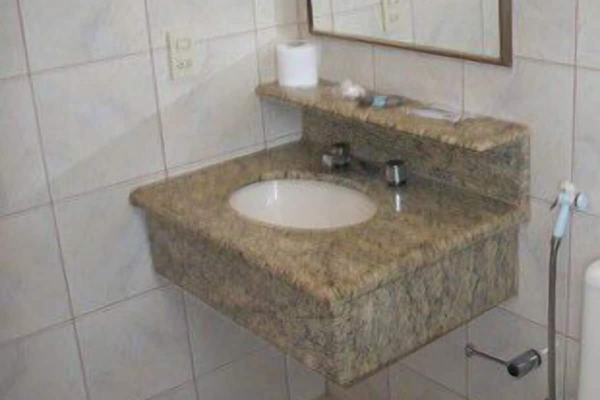 superior double room | bathroom | shower, towels