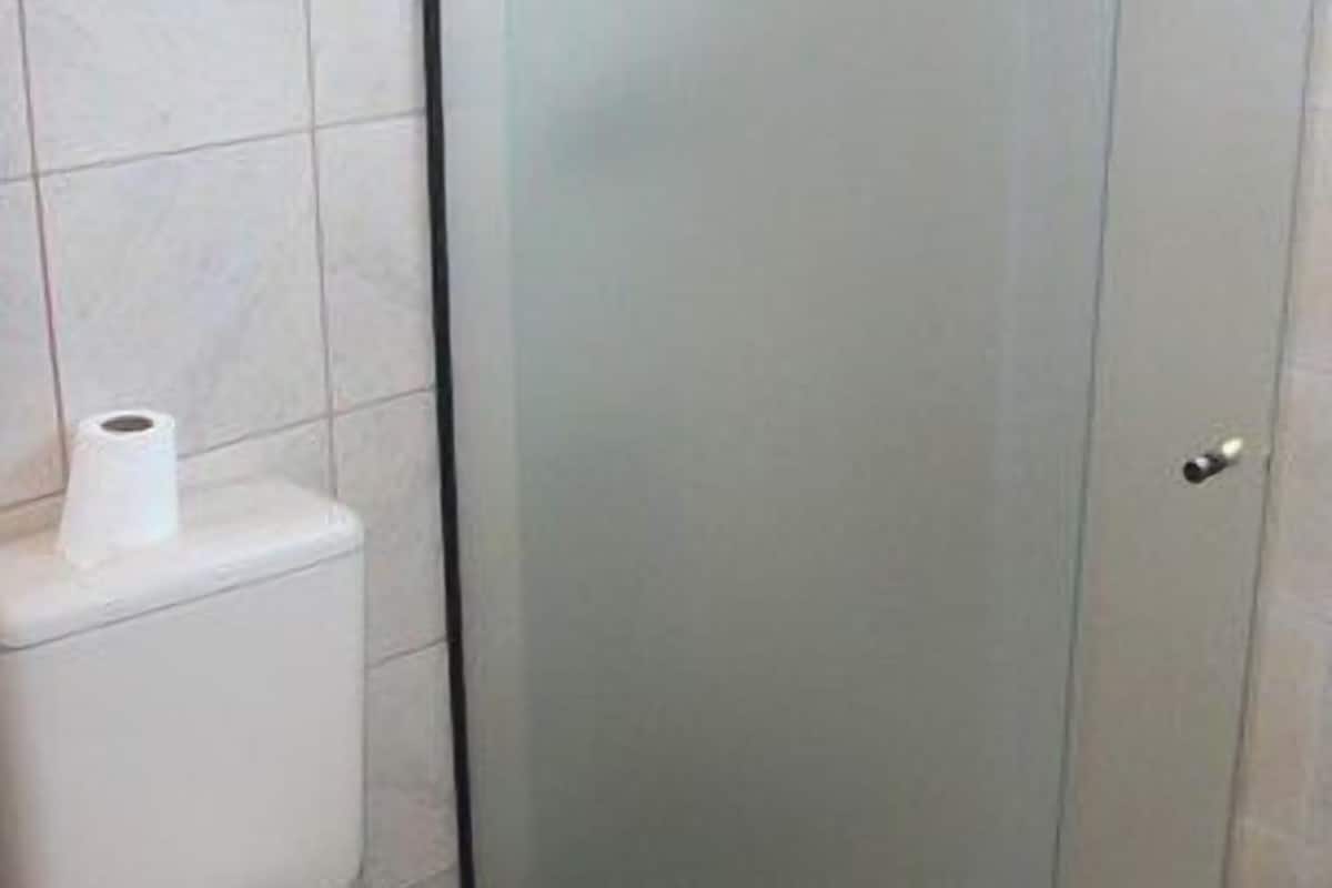 superior double room | bathroom | shower, towels