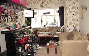 Bar (on property) - The Garnett Hotel (Blackpool)