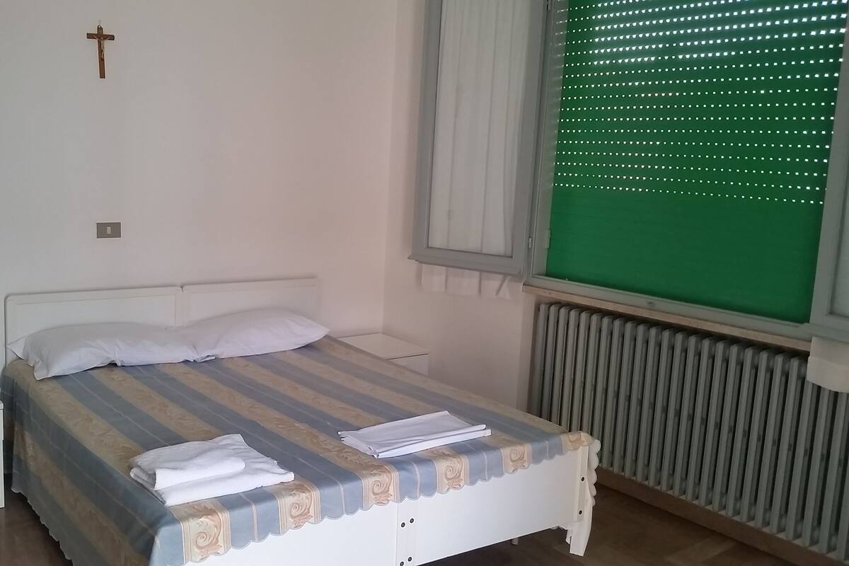 Desk, cots/infant beds, free WiFi