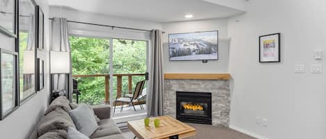 Townhome, 2 Bedrooms, Hot Tub (GR51) | Individually decorated, individually furnished, iron/ironing board