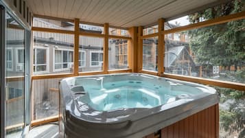 Townhome, 2 Bedrooms, Hot Tub (GR113) | Courtyard view