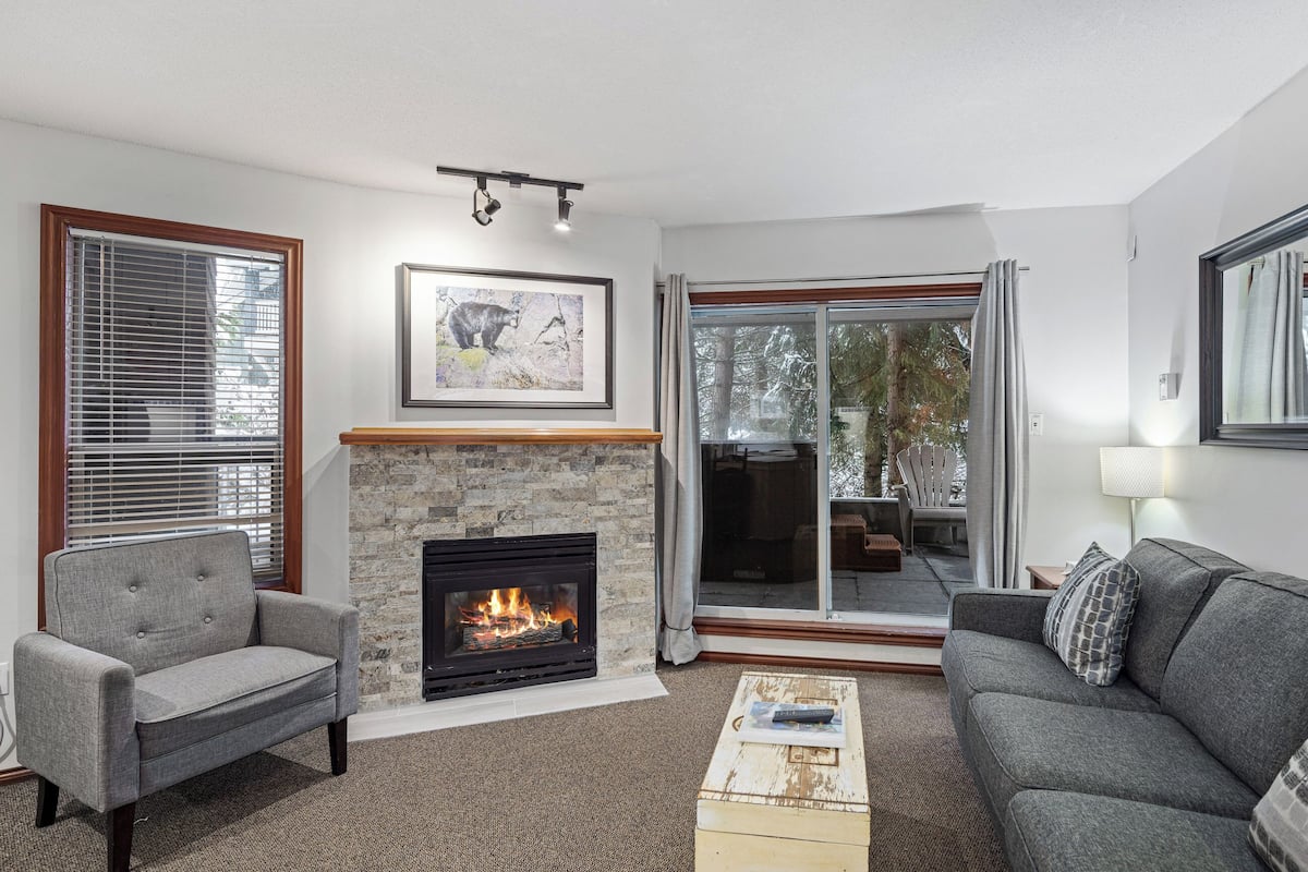 Townhome, 2 Bedrooms, Hot Tub (GR99) | Living area | 40-inch flat-screen TV with digital channels, TV, fireplace