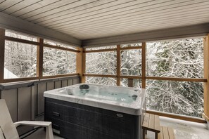 Townhome, 1 Bedroom, Hot Tub (GR65) | Private spa tub