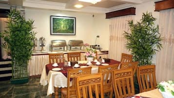 Petit déjeuner buffet compris tous les jours