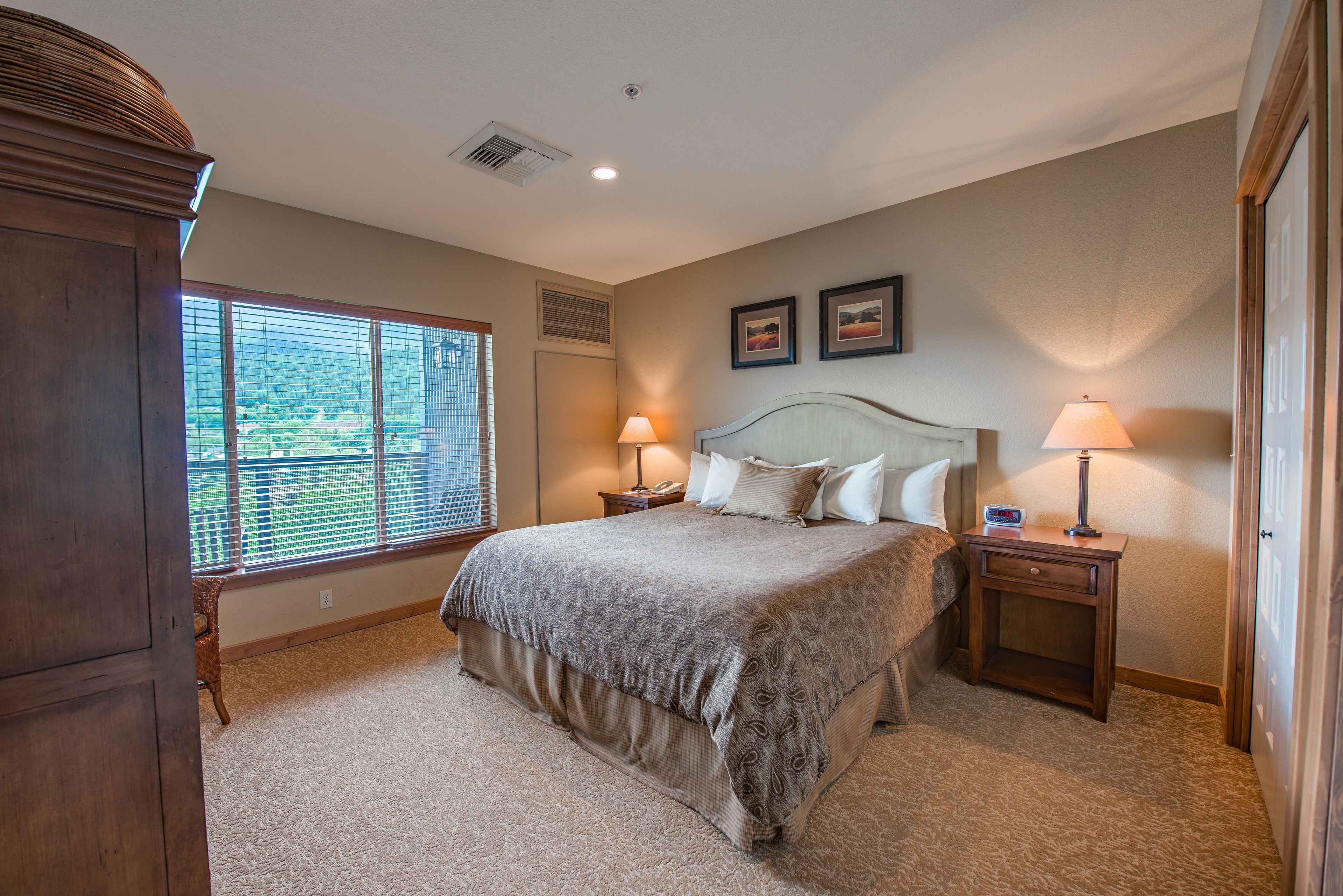 deluxe room, 1 king bed | free wifi, bed sheets