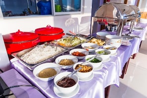 Se sirven desayunos, comidas y cenas