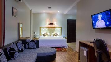 Minibar, meja kerja, tirai kedap cahaya, dan Wi-Fi gratis