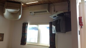 Standard Room, 2 Double Beds | Iron/ironing board, cribs/infant beds, rollaway beds (surcharge) - Seawinds Motel (Digby)