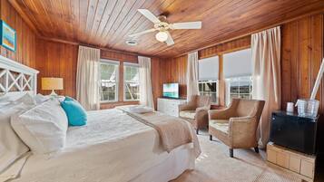 Room, 1 King Bed | 1 bedroom, laptop workspace, iron/ironing board, free WiFi