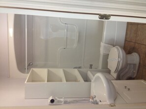 Standard Room, 2 Double Beds | Bathroom | Combined shower/tub, free toiletries, hair dryer, towels - Shoreline Suites (Digby)