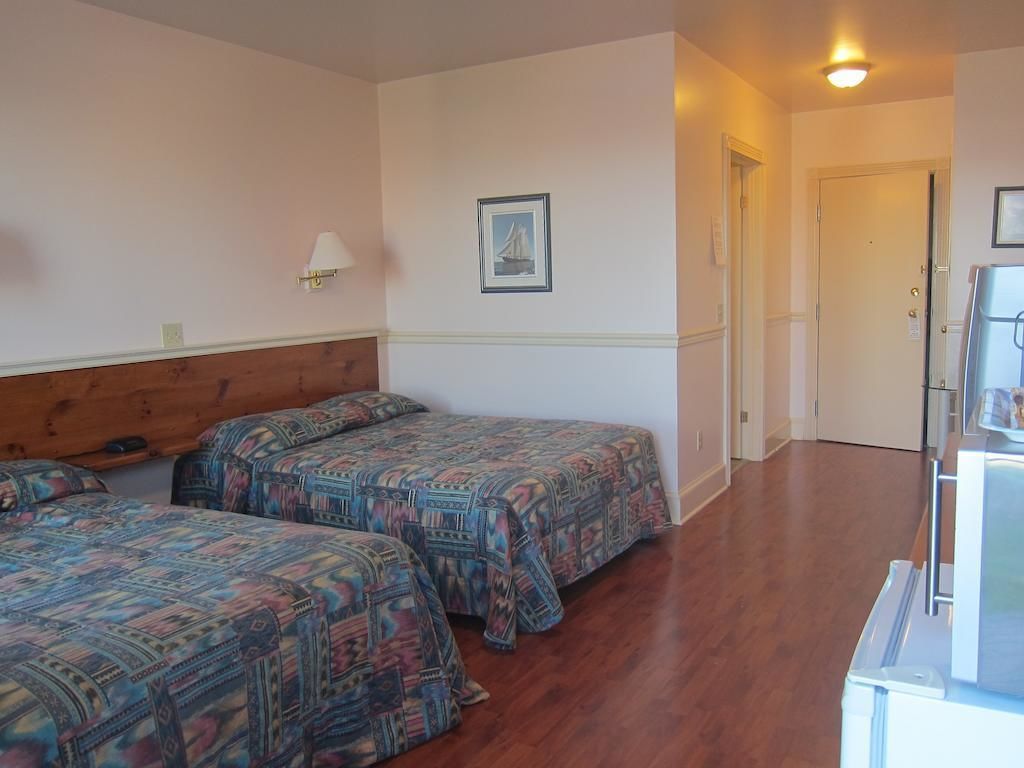 Standard Room, 2 Double Beds | Desk, iron/ironing board, rollaway beds, free WiFi