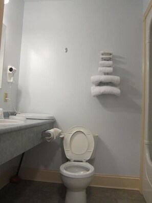 Standard Room, 2 Double Beds | Bathroom | Combined shower/tub, free toiletries, hair dryer, towels - Shoreline Suites (Digby)