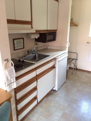 Room, 2 Queen Beds, Non Smoking, Kitchenette | Private kitchenette | Mini-fridge, microwave, freezer