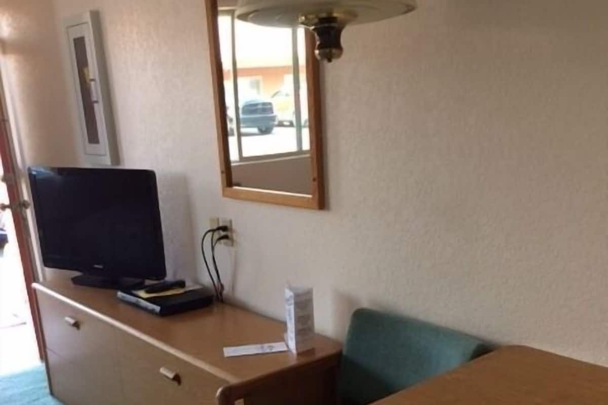 Classic Room, 2 Queen Beds, Non Smoking, Mountain View | Blackout drapes, iron/ironing board, free cribs/infant beds