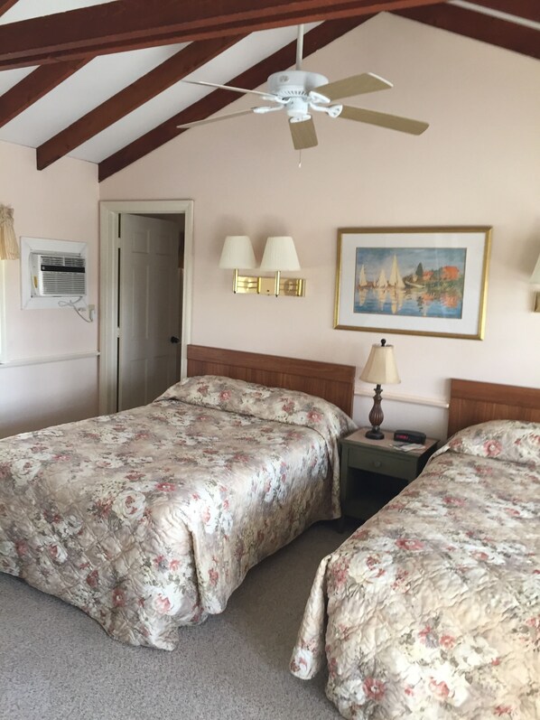 2 Double Beds, Vaulted Ceiling