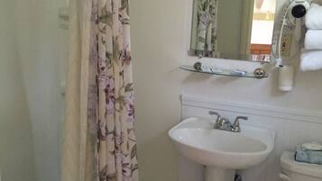 2 Double Beds, Vaulted Ceiling | Bathroom | Combined shower/tub, free toiletries, towels