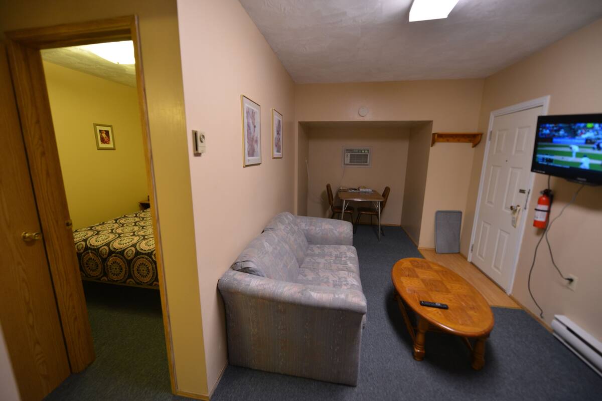 Deluxe Suite, 1 Bedroom | Living area | Flat-screen TV