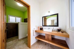 Amenidades de baño gratuitas y toallas