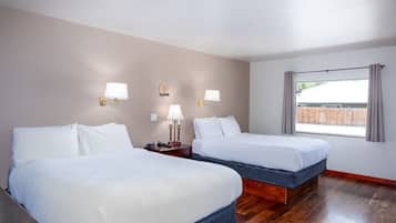 Chambre Standard, 2 grands lits, non-fumeurs, vue montagne | Literie de qualité supérieure, bureau, rideaux occultants