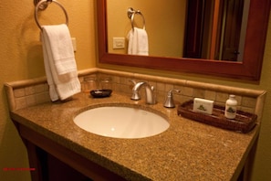 Condo, 2 Queen Beds | Bathroom | Combined shower/bathtub, free toiletries, hair dryer, towels