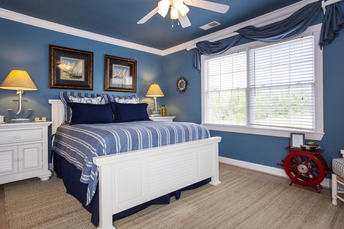 Deluxe Room, 1 Queen Bed, Ensuite | Egyptian cotton sheets, premium bedding, pillowtop beds