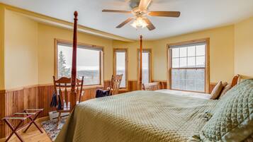 Classic Triple Room (Victorian Room) | Blackout drapes, travel crib, bed sheets