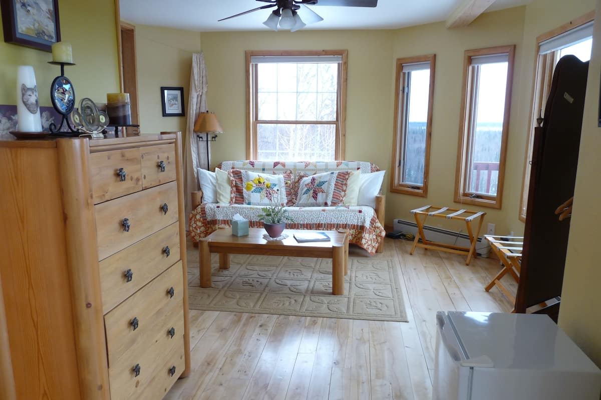 Premier Suite, 1 Bedroom, Bathtub, Mountain View (Denali View Suite) | Blackout curtains, travel cot, bed sheets