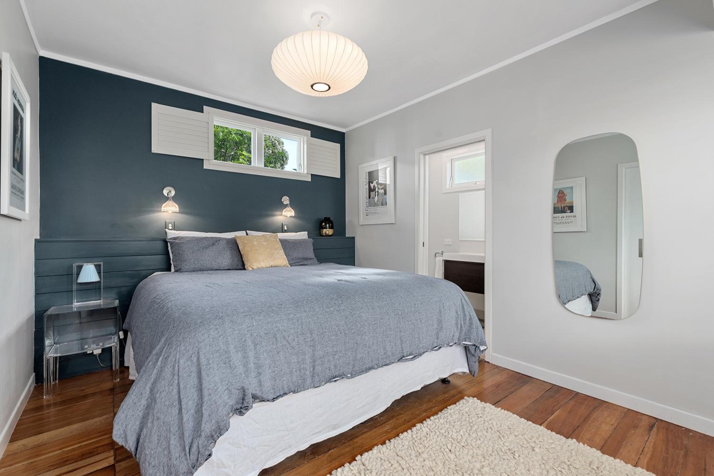 Sengetøy av topp kvalitet og strykejern/-brett