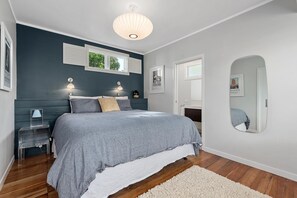 Hochwertige Bettwaren, Bügeleisen/Bügelbrett, Zustellbetten