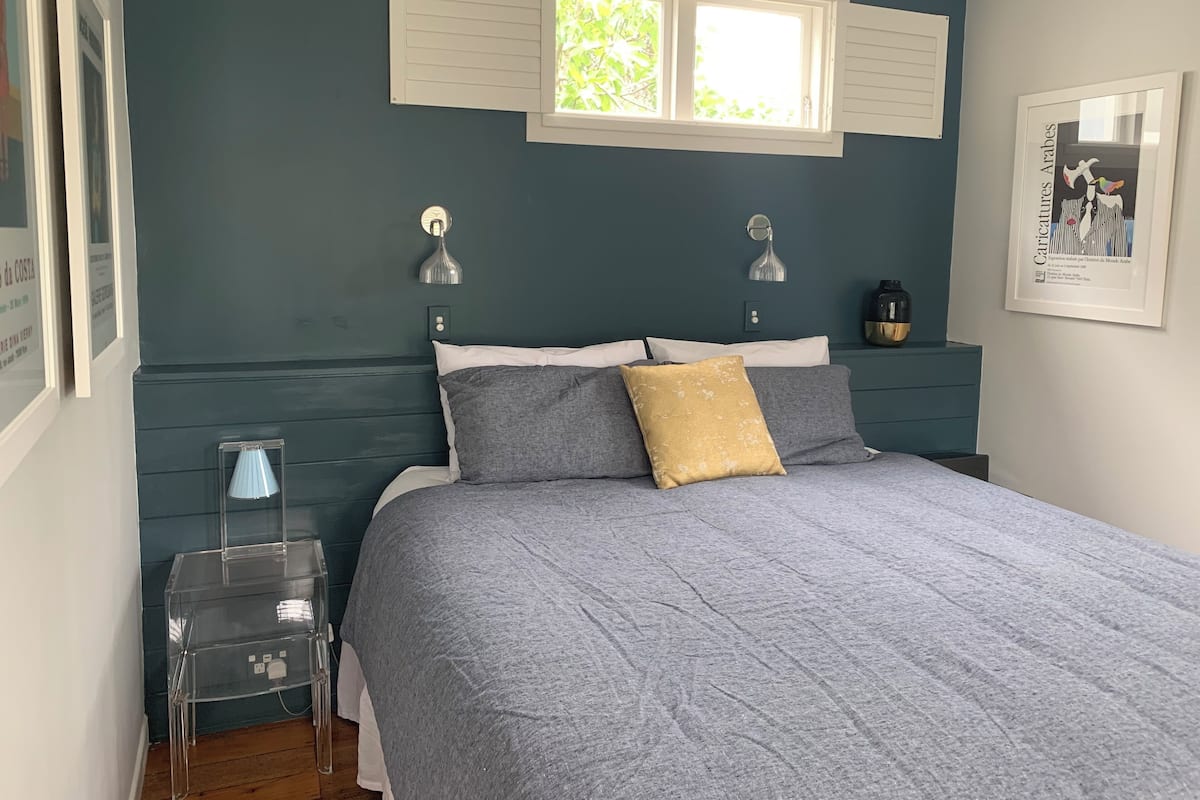 Premium bedding, iron/ironing board, rollaway beds (surcharge)