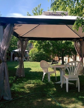 Hospitality Courtyard Inn