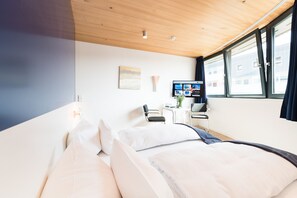 Suite | Hypo-allergenic bedding, in-room safe, desk, iron/ironing board - Hotel Niedersachsen (Sylt)