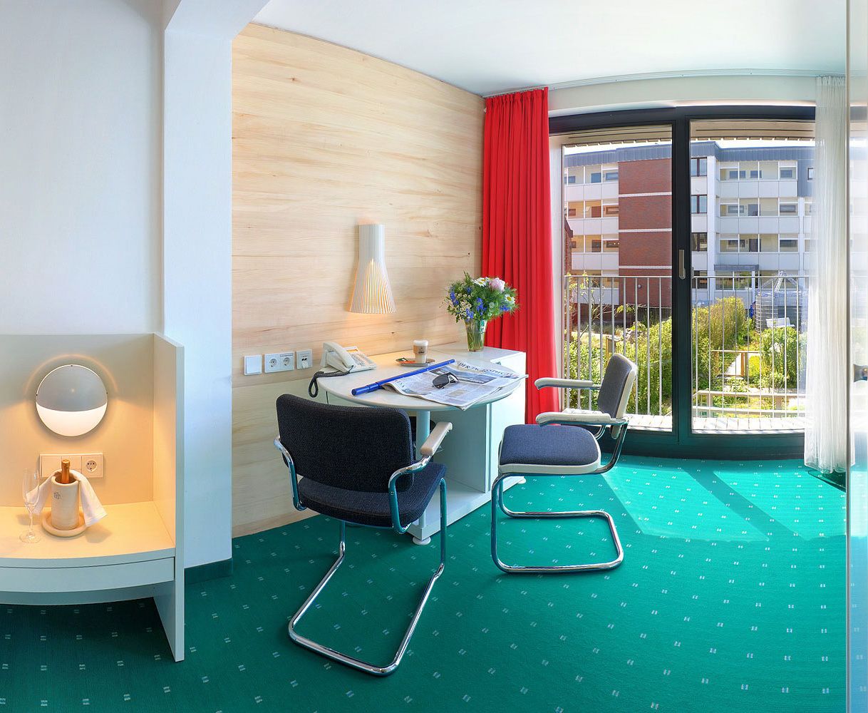 double room | living area | 32-inch flat-screen tv with cable channels, tv