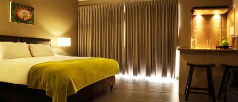 Chambre Majestueuse, coin cuisine, vue mer | Coffres-forts dans les chambres, rideaux occultants