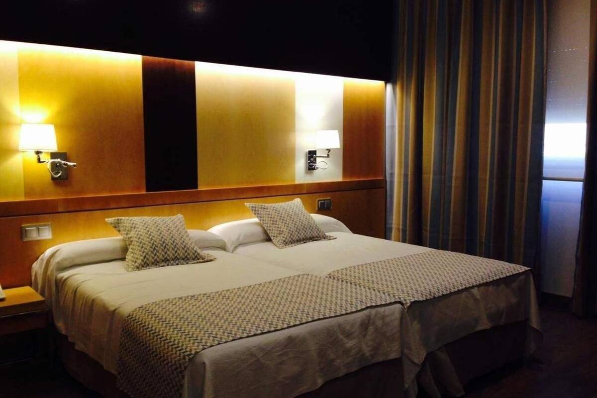 standard double or twin room | in-room safe, desk, blackout curtains, soundproofing