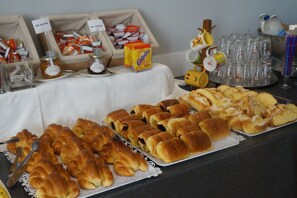 Breakfast and dinner served - Hotel Ría Mar (Meano)