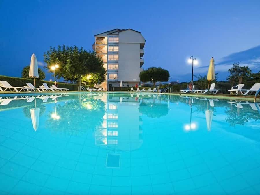 Seasonal outdoor pool, sun loungers