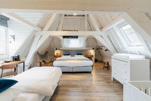 Family Room | In-room safe, individually decorated, individually furnished - Eye Hotel (Utrecht)