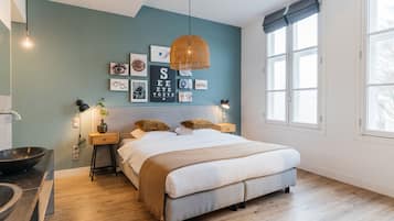 Deluxe tweepersoonskamer (Large) | Een kluis op de kamer, individueel gedecoreerd, individueel gemeubileerd