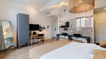 Deluxe Double Room (Large) | In-room safe, individually decorated, individually furnished