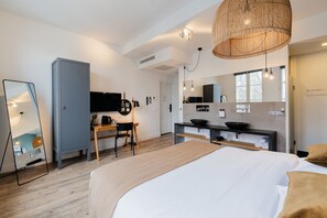 Deluxe Double Room (Large) | In-room safe, individually decorated, individually furnished - Eye Hotel (Utrecht)
