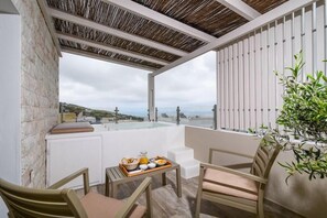 Property grounds - Santorini Suite Home (Santorini)