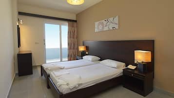 Desk, blackout curtains, soundproofing, free WiFi