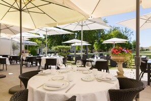 Regional cuisine, garden views - Le Logis du Péré, The Originals Collection (Relais du Silence) (Saint-Coutant-le-Grand)