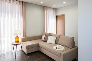 高級別墅, 2 間臥室, 庭園 | 起居區 | LED 液晶電視