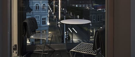 Svit Panoramic - 1 kingsize-säng - bubbelpool - hörn | 1 sovrum, sängtillbehör av högsta kvalitet, bäddmadrasser och skrivbord