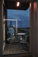 Suíte panorâmica, 1 cama King, banheira de imersão, no canto | 1 quarto, roupas de cama premium, camas com colchões pillow-top