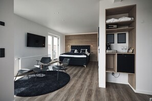Panoramic Suite, 1 King Bed, Hot Tub, Corner | 1 bedroom, premium bedding, pillow-top beds, desk - Hotel Skjern (Skjern)