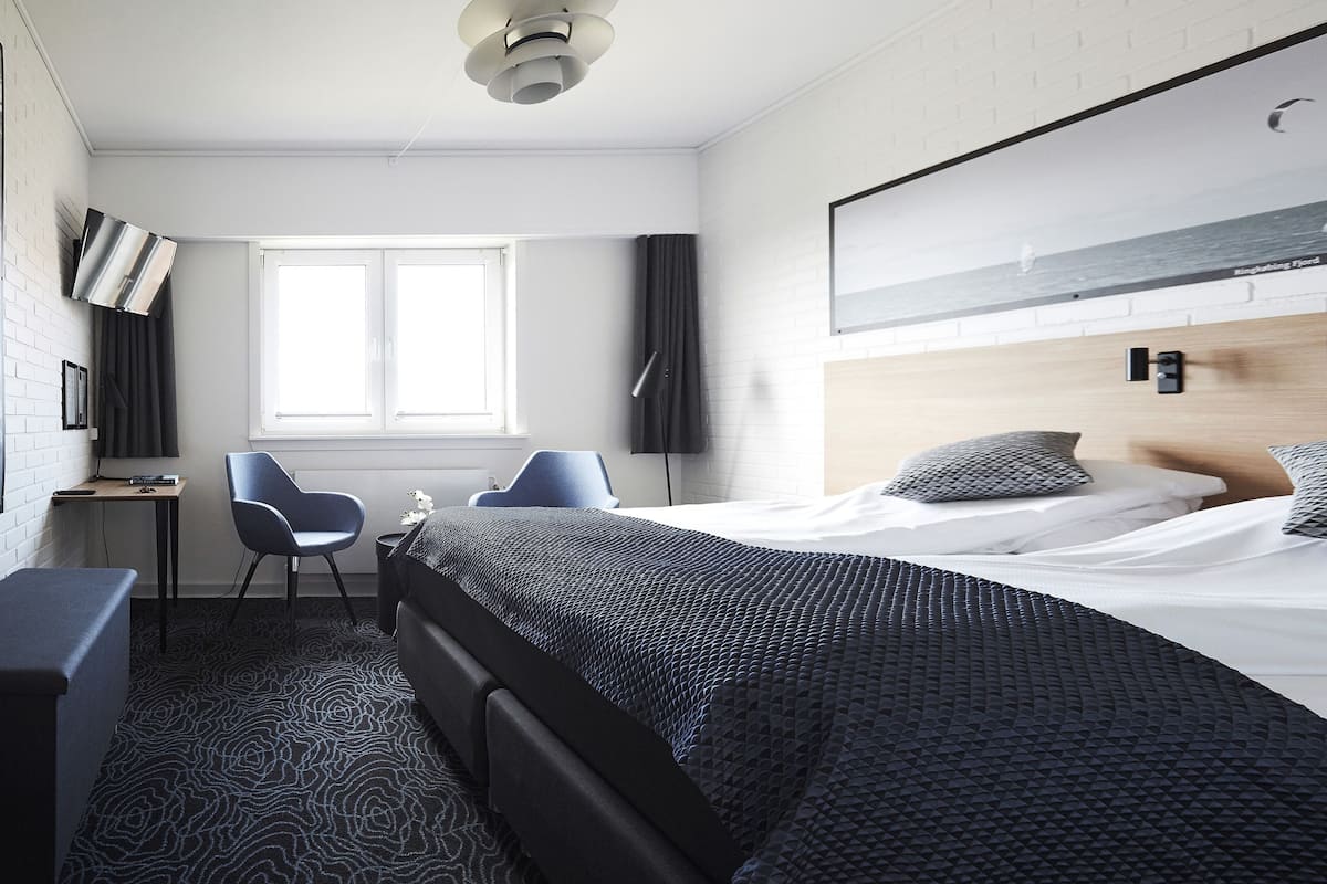 Economy Double Room | 1 bedroom, premium bedding, pillow-top beds, desk